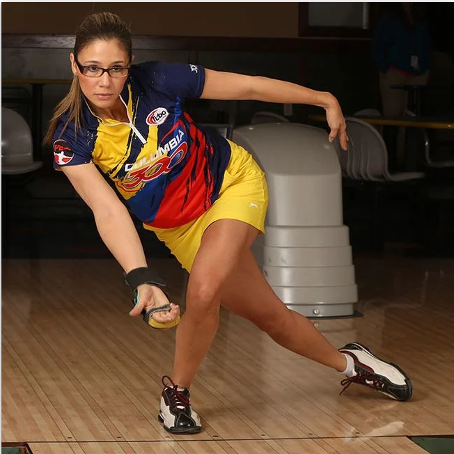Clara Guerrero delivering a bowling ball in Colombia colors